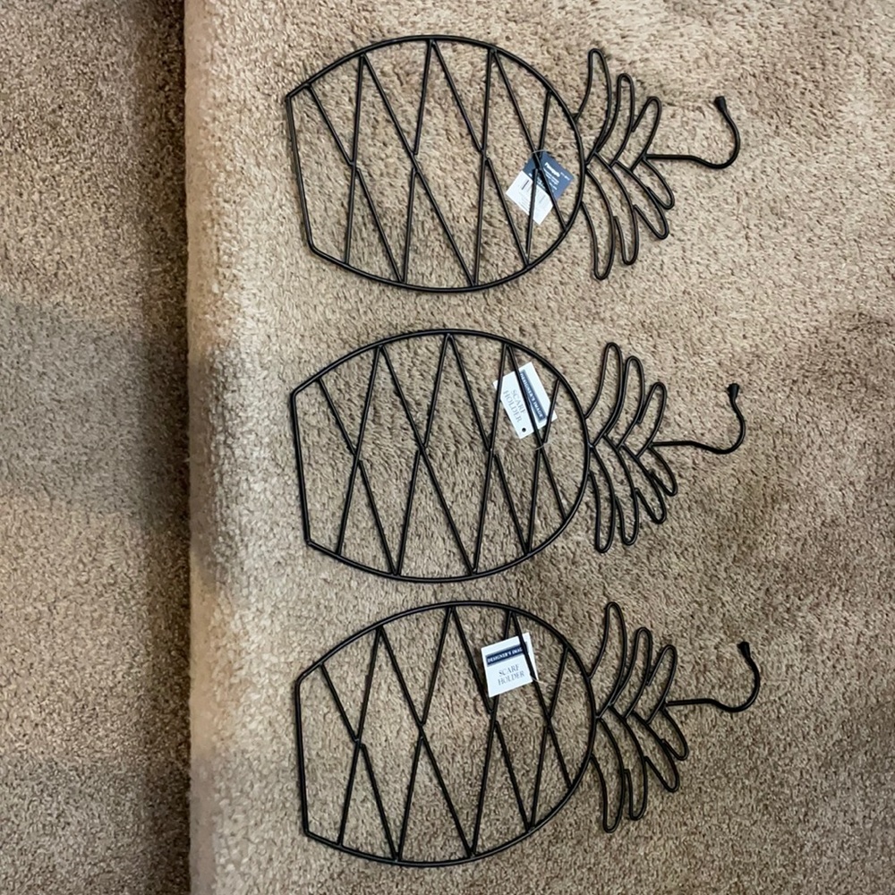 Pineapple Scarf holders black metal